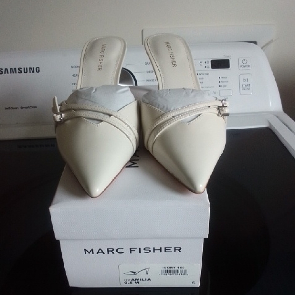NWT NIB Marc Fisher Ivory Pointed-Toe Mules